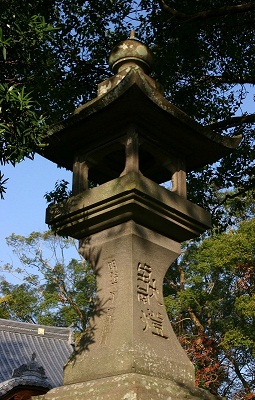 岡山神社燈篭の画像