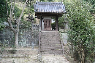 肥前小城藩主鍋島家墓所（玉毫寺）のようす