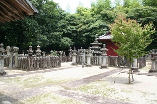 肥前小城藩主鍋島家墓所（星巌寺）のようす