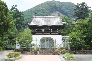 星巖寺の楼門の写真です