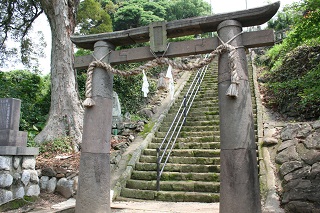 牛尾神社の石造肥前鳥居です