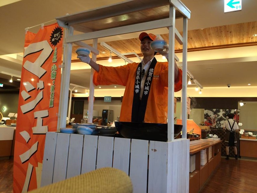 嬉野館のマジェンバ販売風景