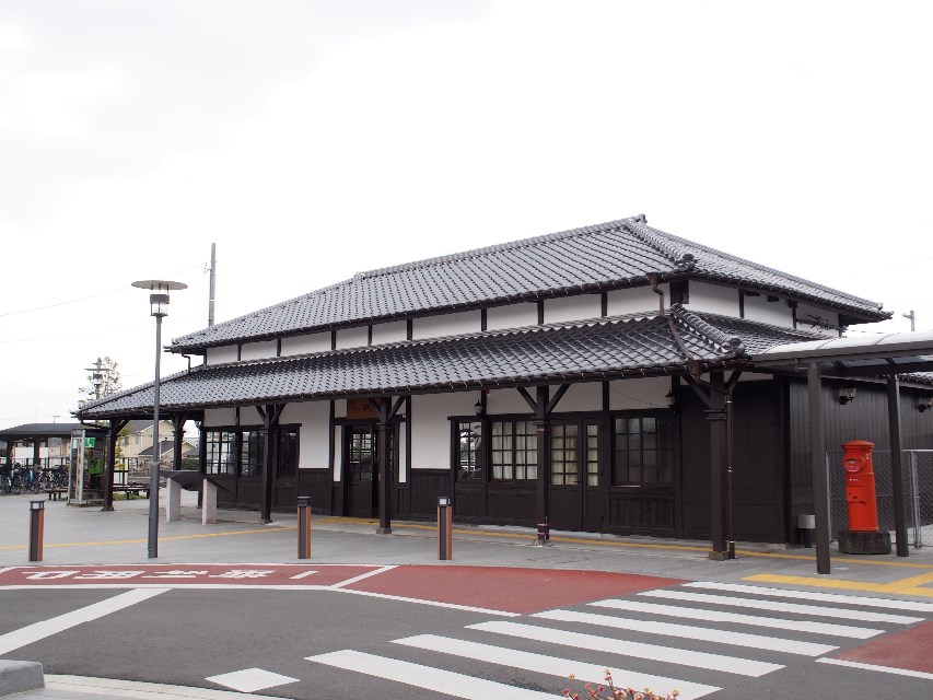 改修後の小城駅の外観