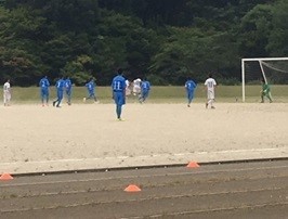 男子サッカーボール試合のようす