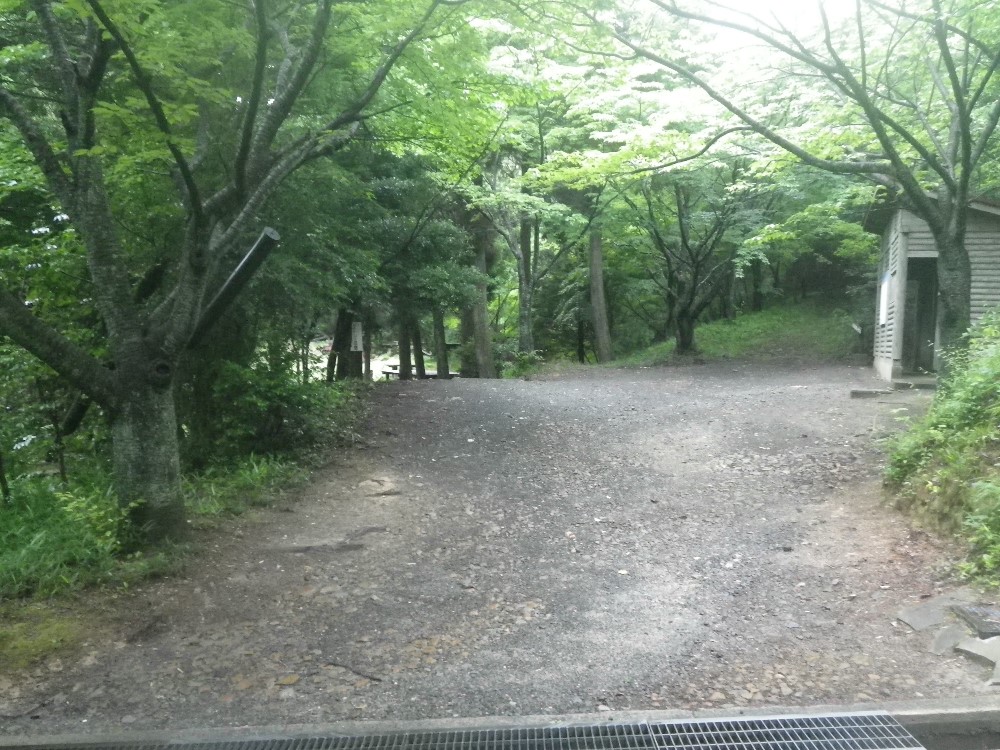 キャンプ場横の駐車スペース景色