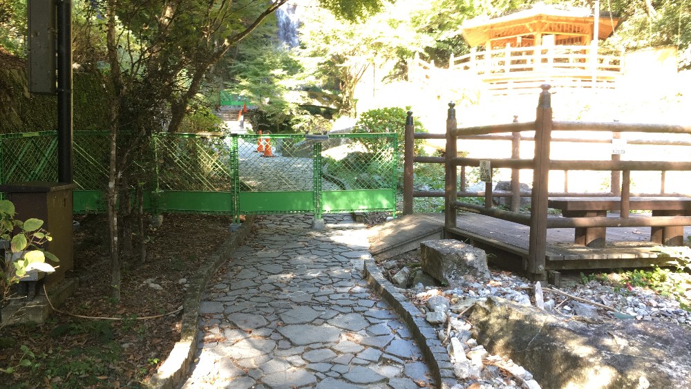 小城市 清水の滝 一部に立入禁止区間があります