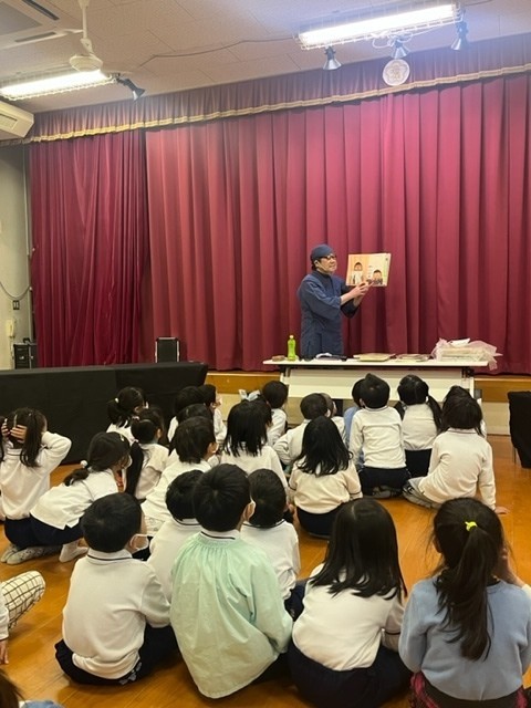 2022.1.14いわまつ保育園にて川端誠さんの読み聞かせ※うちどく(家読)の推奨