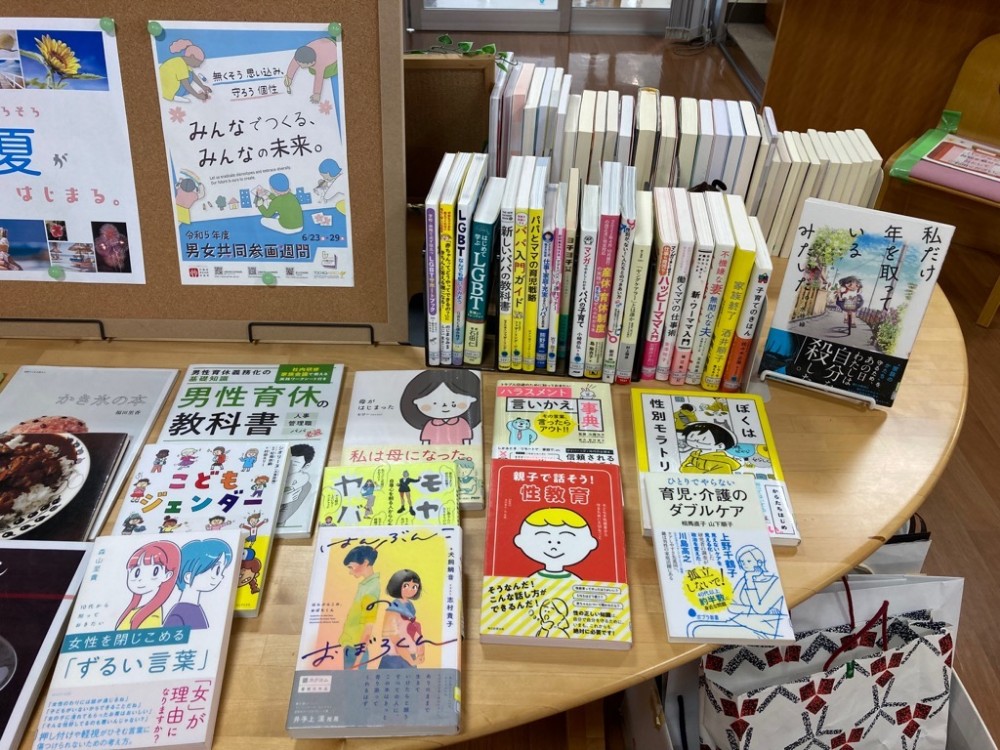 芦刈図書館の様子