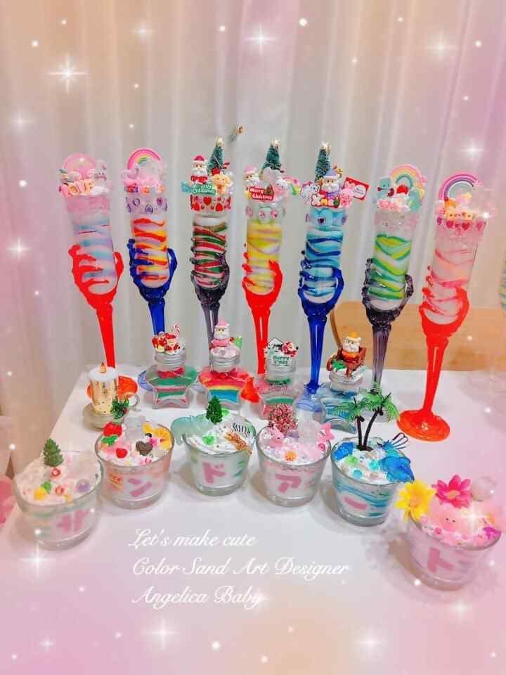 グラスでサンドアートづくりの写真