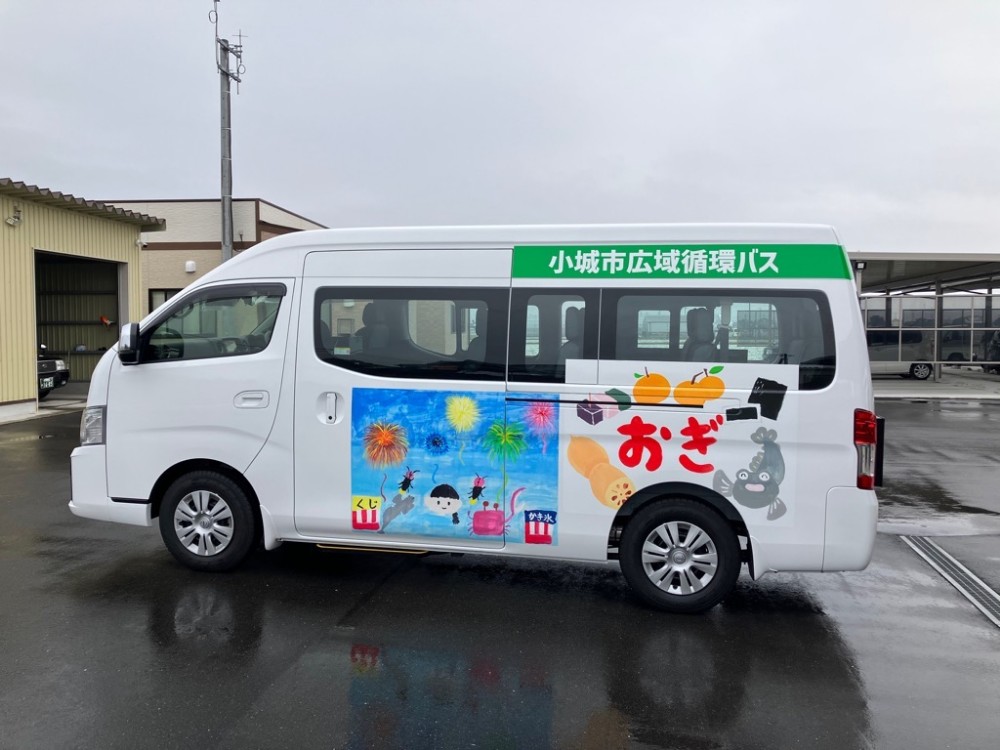 ラッピングバス左側面