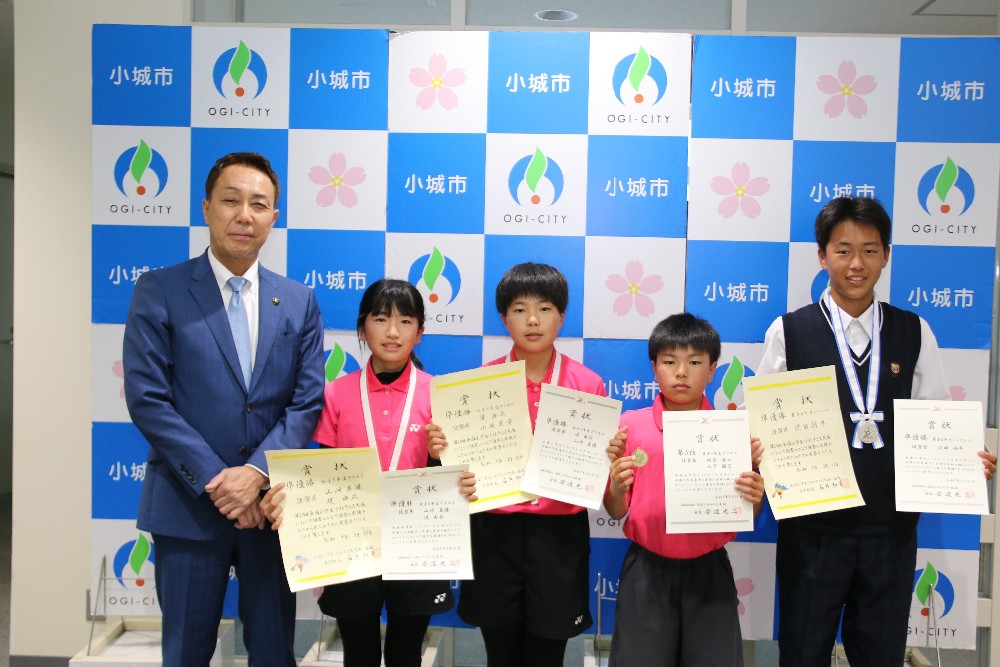 桜ジュニア表敬訪問の写真