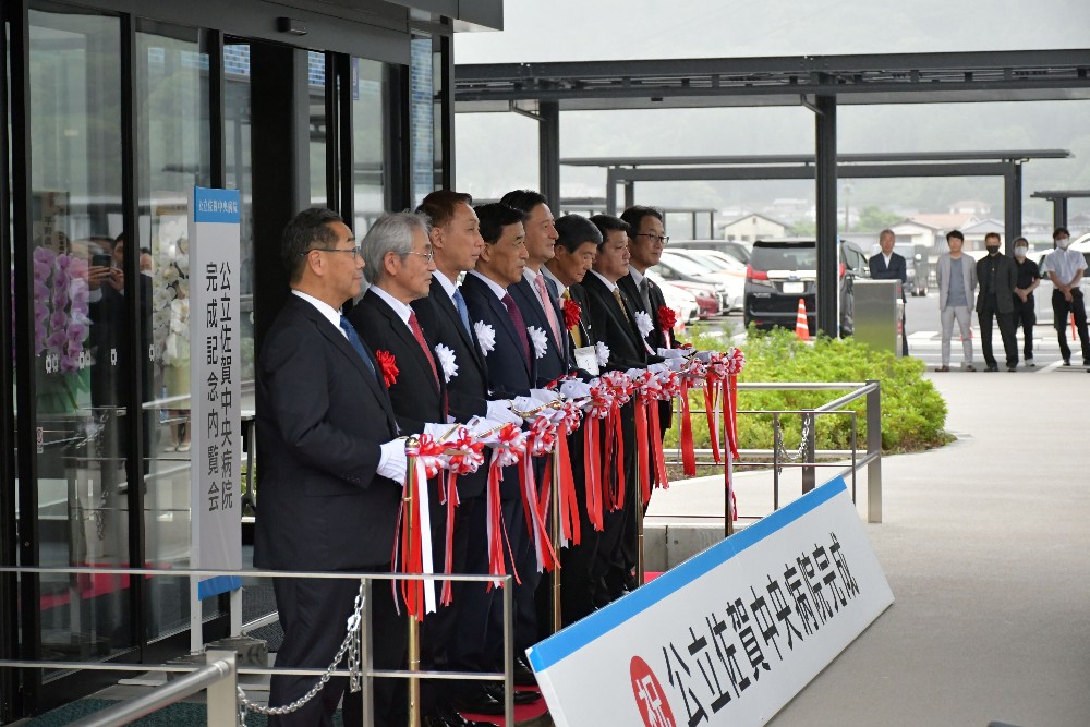 公立佐賀中央病院完成記念内覧会テープカットの写真