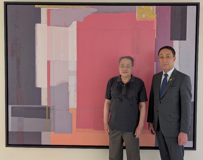 洋画と北島治樹さんと市長の写真