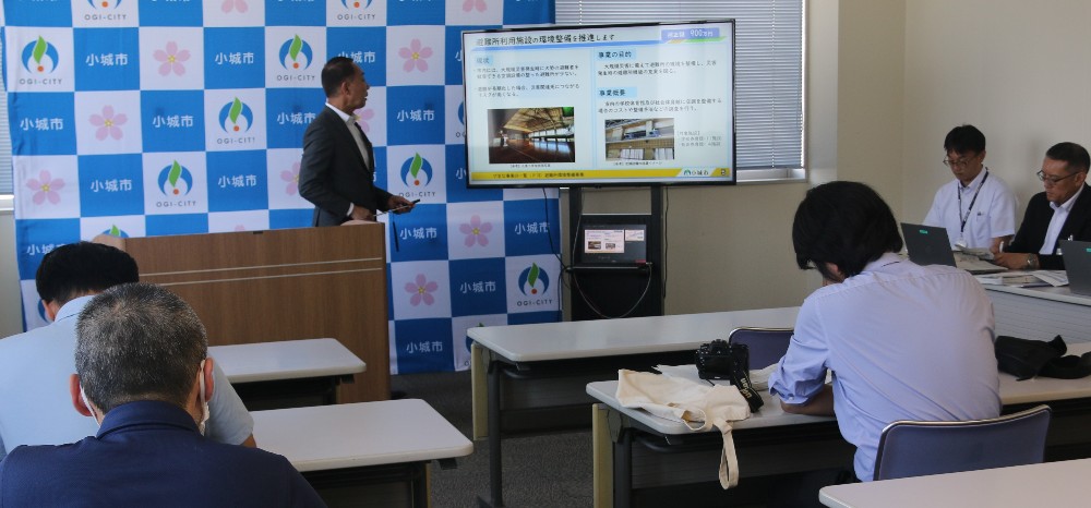 記者会見