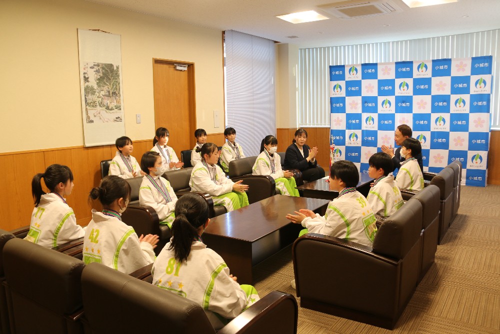 三日月女子ミニバスケットボールクラブ表敬訪問