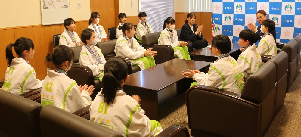 三日月女子ミニバスケットボールクラブ表敬訪問