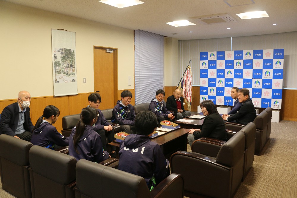 県内一周駅伝大会「小城市チーム」が表敬訪問されました