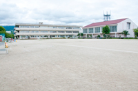 小城市立桜岡小学校外観写真